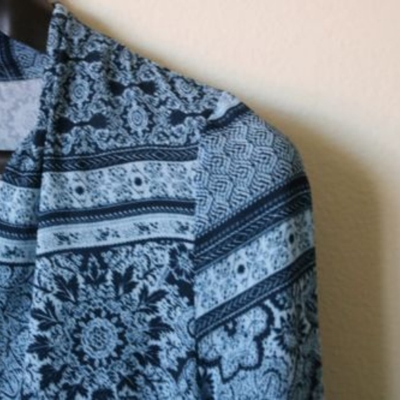 LDLA Womens Blue Aztec Stripe Print Top - Picture 3 of 7